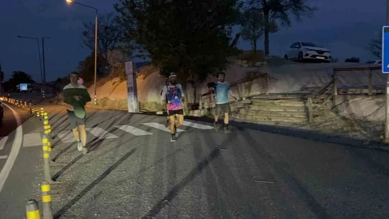 İngiliz sporcu Nicholas Coats, 37 günde bin 700 kilometre koşarak üç ülkeyi aşıp Kapadokya'nın önemli turizm destinasyon