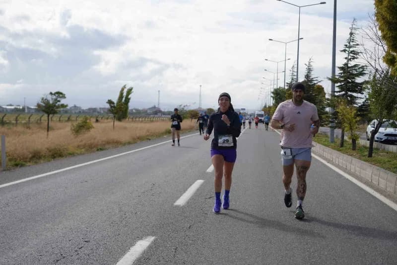Niğde’de 3. Geleneksel Yarı Maratonu koşuldu