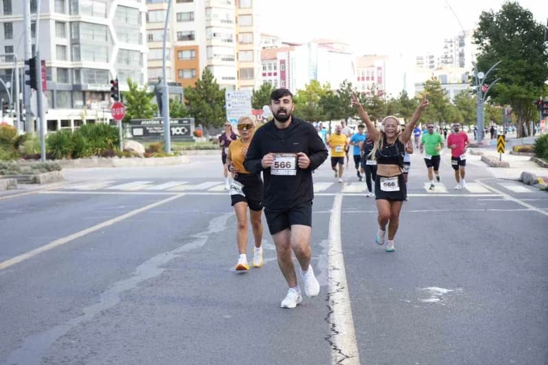 Niğde’de 3. Geleneksel Yarı Maratonu koşuldu