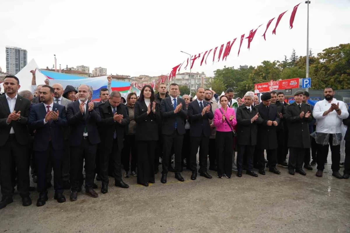 Niğde 6. Gastronomi Festivali kortej yürüyüşü ve açılış töreni katılımcıları