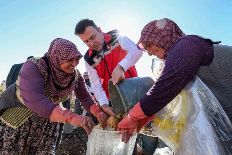 Program, yerli ve milli Patates çeşitlerinin hasadının gerçekleştirilmesiyle sona erdi.