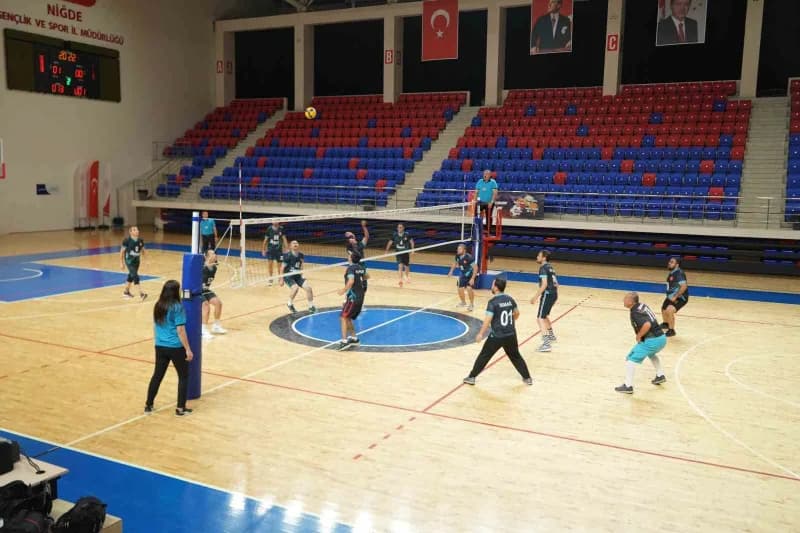 Niğde'de bu yıl 4'üncüsü düzenlenen Kamu Spor Oyunları, farklı branşlarda gerçekleştirilen müsabakalarla devam ediyor. Y