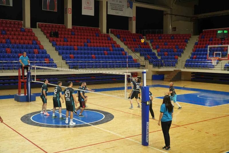 Niğde'de bu yıl 4'üncüsü düzenlenen Kamu Spor Oyunları, farklı branşlarda gerçekleştirilen müsabakalarla devam ediyor. Y