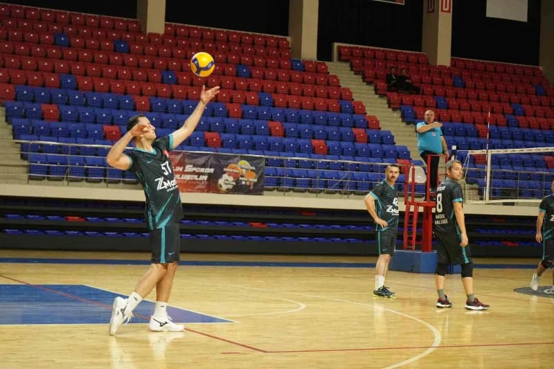 Niğde'de bu yıl 4'üncüsü düzenlenen Kamu Spor Oyunları, farklı branşlarda gerçekleştirilen müsabakalarla devam ediyor. Y