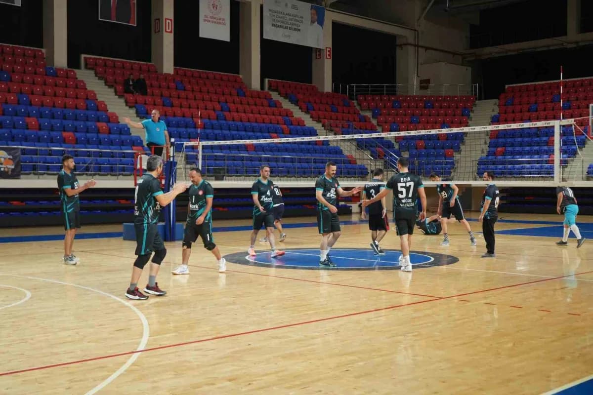 Niğde'de bu yıl 4'üncüsü düzenlenen Kamu Spor Oyunları, farklı branşlarda gerçekleştirilen müsabakalarla devam ediyor. Y