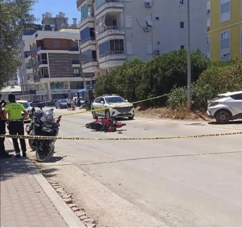 Antalya'nın Kumluca ilçesinde nikah için tarih aldıktan sonra geçirdiği trafik kazasında 27 yaşındaki gencin hayatını ka