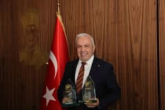 Nilüfer Belediyesi çevre ve dayanışma projeleri kapsamında ağaç dikimi ve tekstil atıklarının toplanması