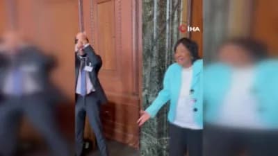Navi Pillay, Nürnberg Adalet Sarayı’nda Nobel Barış Ödülü haberini alırken