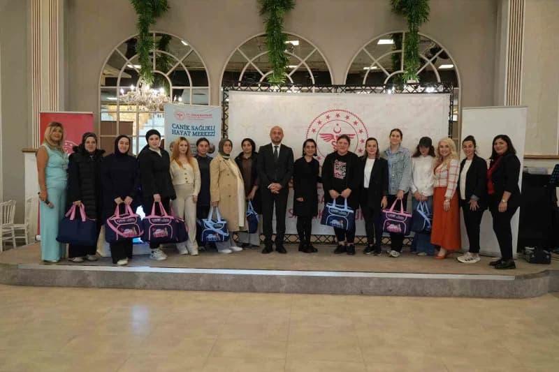 Samsun Canik'te düzenlenen normal doğum haftası programında anne adaylarına eğitim veriliyor