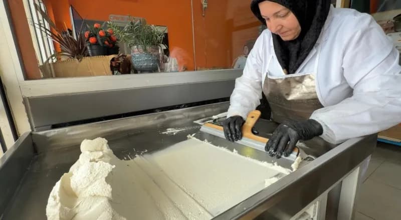 Sakarya’da emekli Türkçe öğretmeni Hanife Kısmet, bir vefa borcu üzerine eşi ile birlikte başladığı işte, geleneksel gof