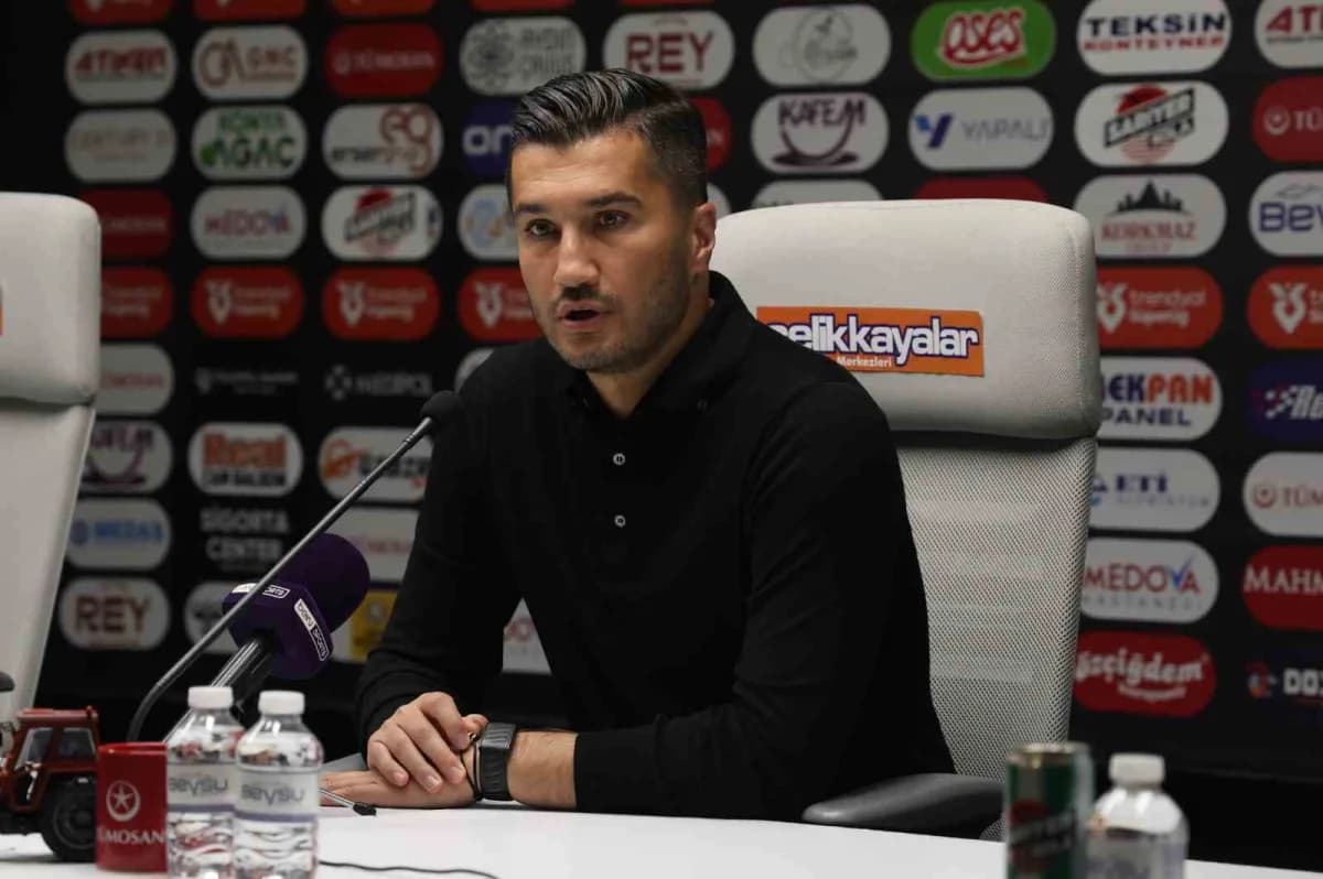 Nuri Şahin basın toplantısında Konyaspor maçını değerlendiriyor