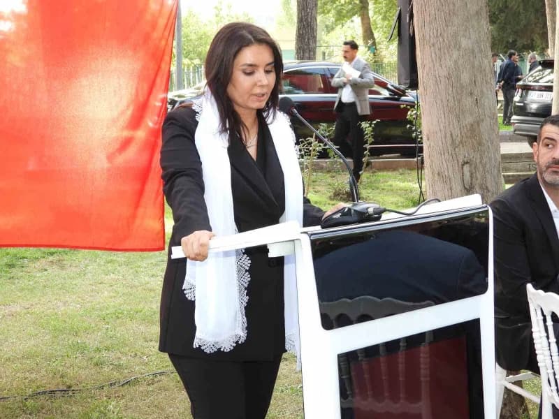 Saldırıda hayatını kaybeden Mehmet Şirin Demir'in kızı Gülay Demir ise törende yaptığı konuşmada, babasına olan özlemini