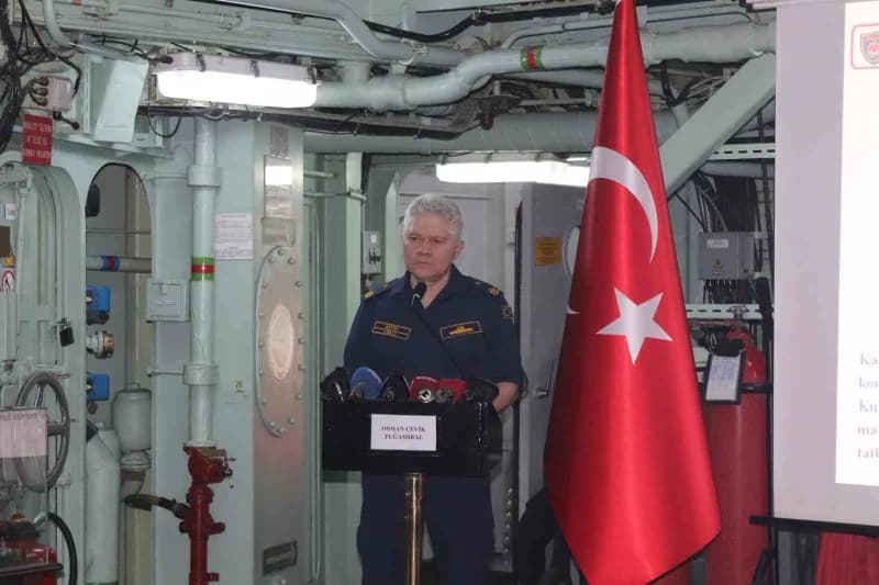 Tuğamiral Osman Çevik konuşma yaptı.