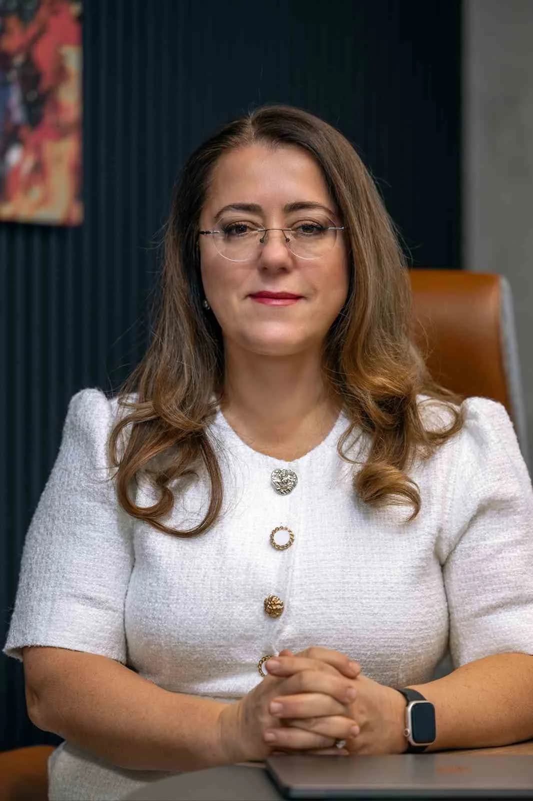 Octet Türkiye CEO’su Derya Ekemen Fidan finans yönetimi hakkında açıklama yapıyor