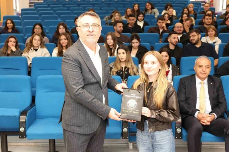 Pamukkale Üniversitesi (PAÜ) Kariyer Merkezi tarafından İktisadi ve İdari Bilimler Fakültesince belirlenen 80 öğrenci il
