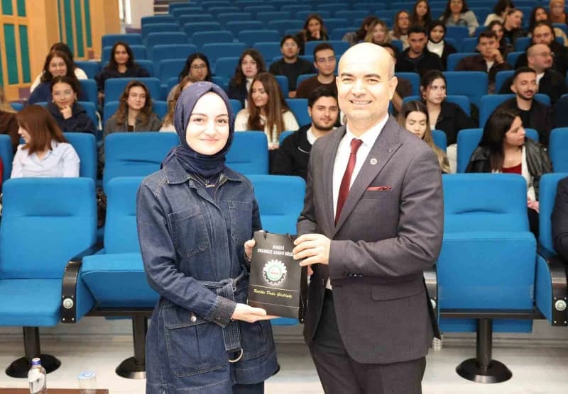 Pamukkale Üniversitesi (PAÜ) Kariyer Merkezi tarafından İktisadi ve İdari Bilimler Fakültesince belirlenen 80 öğrenci il