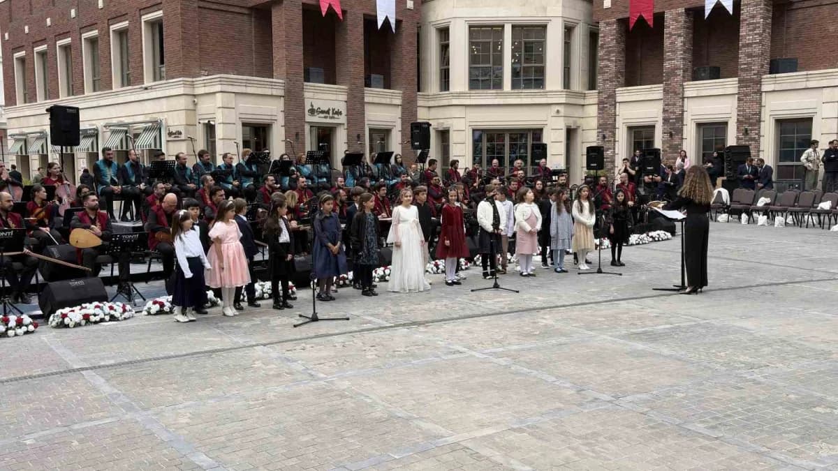 Milli Eğitim Bakanı Yusuf Tekin ile İlim Yayma Vakfı Mütevelli Heyeti Başkanı Necmeddin Bilal Erdoğan, Ankara Müzik ve G