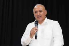 Eğitim-Bir-Sen Antalya Şube Başkanı Eyüp Bülent Miran basın açıklaması yaparken