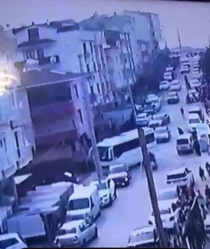 4 Şubat'ta okul çıkışı servise binmek için yolun karşısına geçmeye çalışan 1. Sınıf öğrencisi Ela Tabakoğlu, servis mini