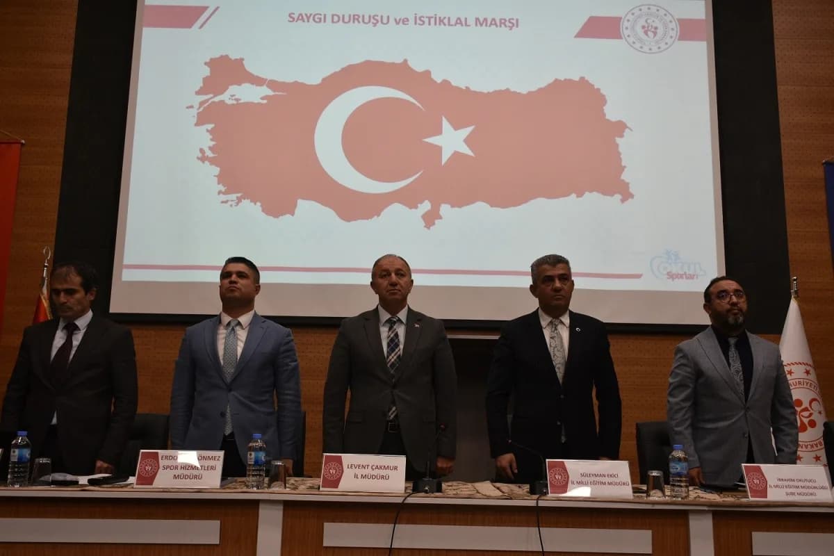Erzurum'da düzenlenen okul sporları planlama ve koordinasyon toplantısından katılımcılar