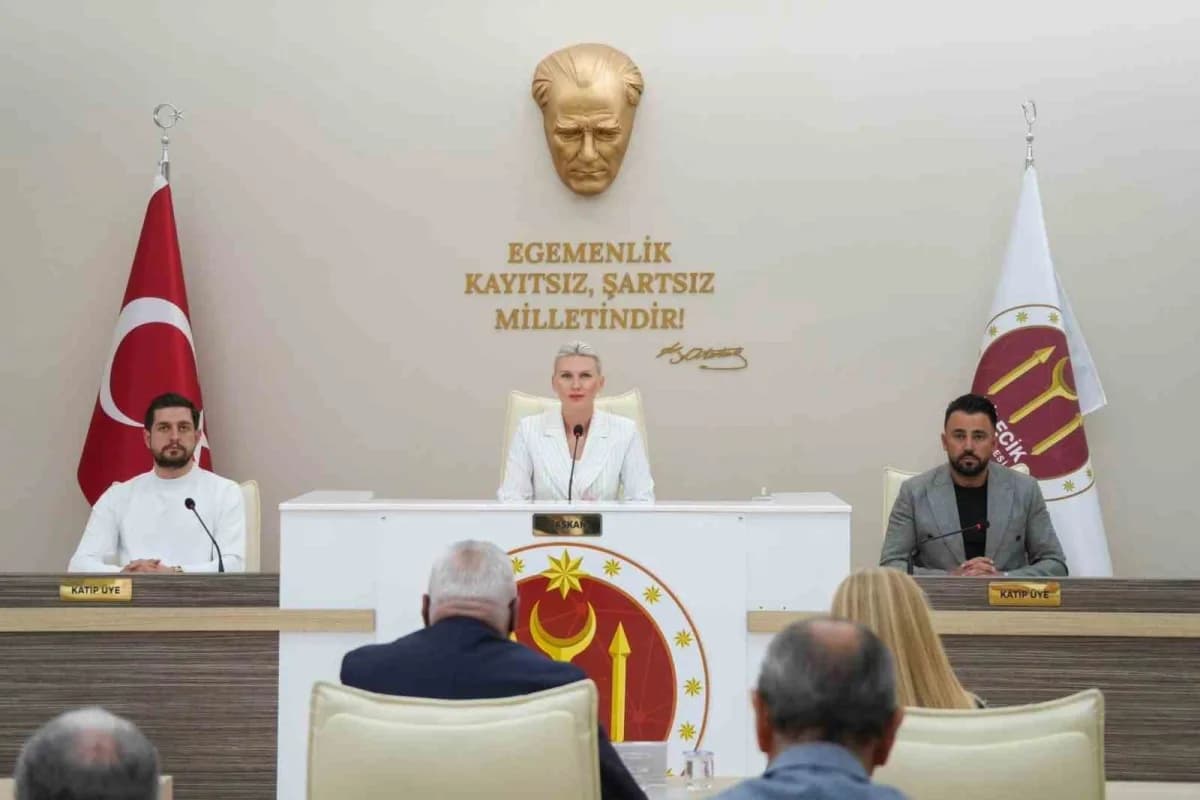 Bilecik Belediyesi meclis toplantısı Şeyh Edebali Kültür ve Kongre Merkezi’nde yapıldı