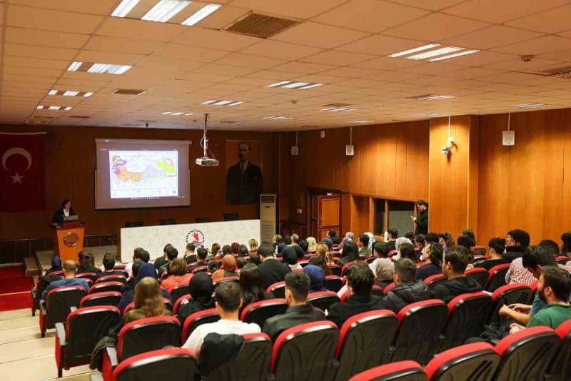 Ondokuz Mayıs Üniversitesi’nde 29 Ekim Cumhuriyet Bayramı kapsamında düzenlenen konferanstan bir