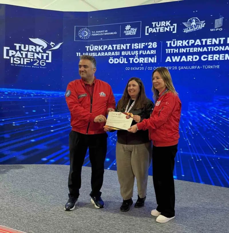 Türk Patent ve Marka Kurumu Başkanı Prof. Dr. Muhammed Zeki Durak (Solda), Başak Demir Ünalan(ortada). OMÜ Rektörü Prof.