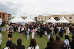 Ondokuz Mayıs Üniversitesi Mustafa Kemal Güneşdoğdu Kampüsü’nde düzenlenen MKG Uyum Fest’26 etkinliğinden öğrenciler ve