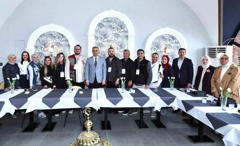 Kadın girişimciler yöresel ürünlerini sergilerken, kentin geleneksel kültürü ziyaretçilere tanıtıldı.