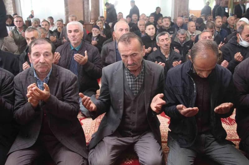 Ordu Gölköy'de fındık üreticileri yağışlar nedeniyle mahsullerini kurutamayıp güneş duası yapıyor