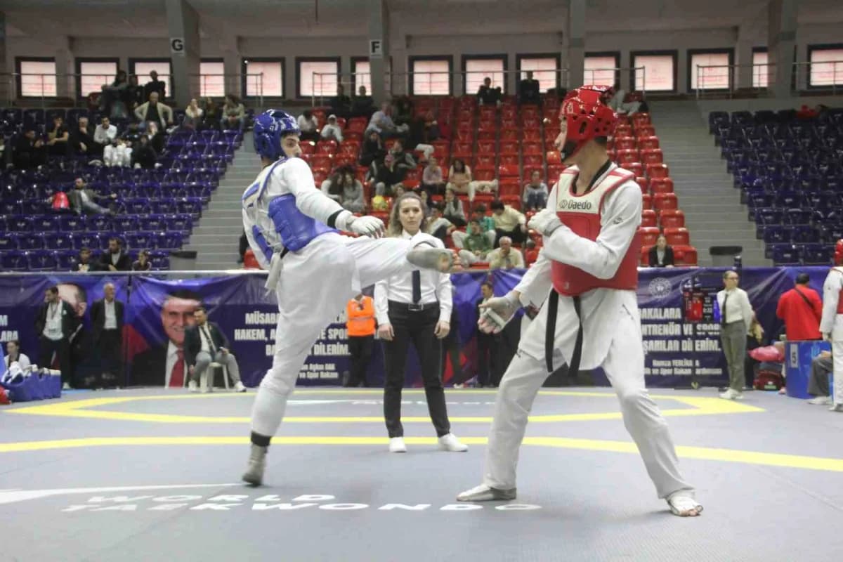 Ordu’da Başpehlivan Recep Kara Spor Salonu’nda düzenlenen Ümitler Taekwondo Şampiyonası açılış seremonisi