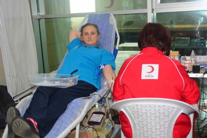 Ordu'nun Ünye ilçesinde, "Kan acil değil, sürekli bir ihtiyaçtır" sloganıyla düzenlenen kan bağışı kampanyası, hastane p