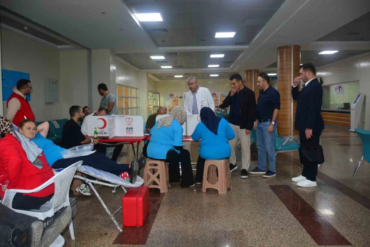 Ordu'nun Ünye ilçesinde, "Kan acil değil, sürekli bir ihtiyaçtır" sloganıyla düzenlenen kan bağışı kampanyası, hastane p