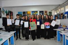 Ordu Ünye Mustafa Rakım Anadolu Lisesi öğrencileri sanat atölyesinde resim yaparken