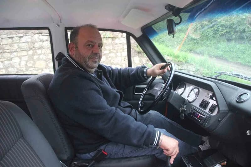 İstanbul'da yıllarca otomotiv sektöründe çalışan Yılmaz Akdeniz (53), vefat eden babasının yıllar önce sattığı Anadol SV