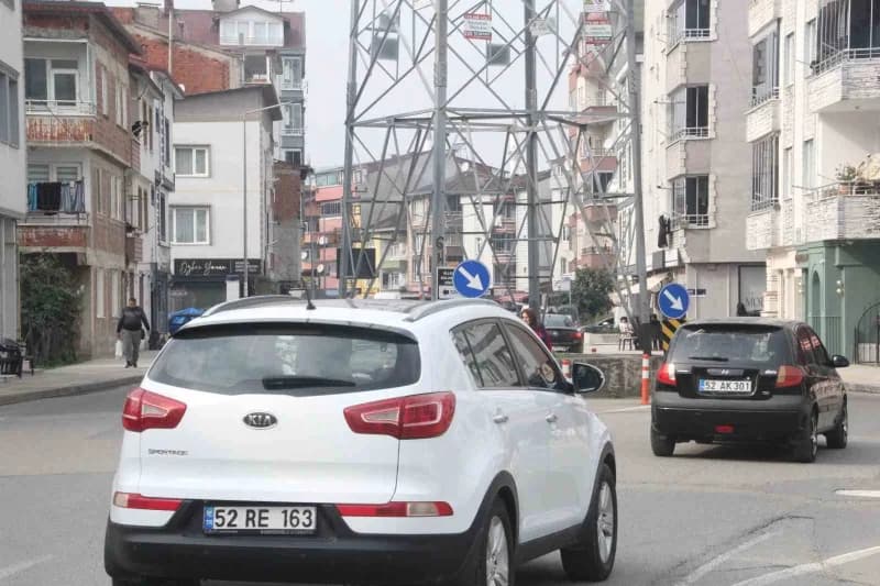 170 bin voltluk Elektrik enerjisini Giresun bölgesine taşıyan hattın bağlı olduğu direk özellikle bü