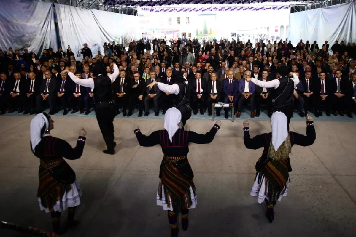 Atatürk Havalimanı Millet Bahçesi’nde düzenlenen 15. Ordu Tanıtım Günleri’nin açılışı gerçekleştirildi. Etkinliğe katıla