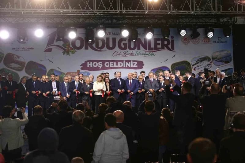 Atatürk Havalimanı Millet Bahçesi’nde düzenlenen 15. Ordu Tanıtım Günleri’nin açılışı gerçekleştirildi. Etkinliğe katıla