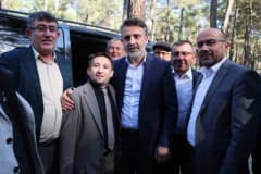 Bursa Büyükşehir Belediye Başkan Vekili Şahin Biba, Orhaneli muhtarlarıyla toplantıda bir arada