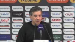 Antalyaspor Teknik Direktörü Osman Özköylü basın toplantısında açıklama yapıyor