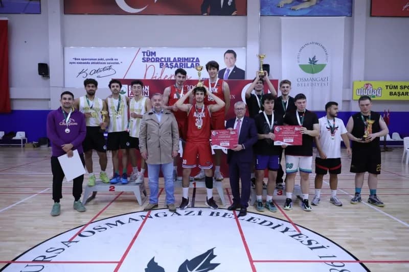 Osmangazi Belediyesi tarafından Türkiye Cumhuriyeti'nin 103'üncü yıl dönümü kutlamaları kapsamında d