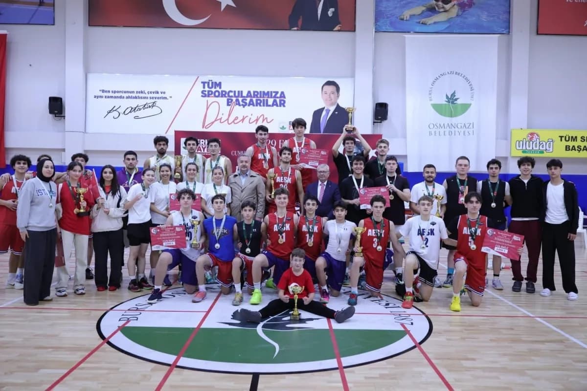 Osmangazi Belediyesi tarafından Türkiye Cumhuriyeti'nin 103'üncü yıl dönümü kutlamaları kapsamında d