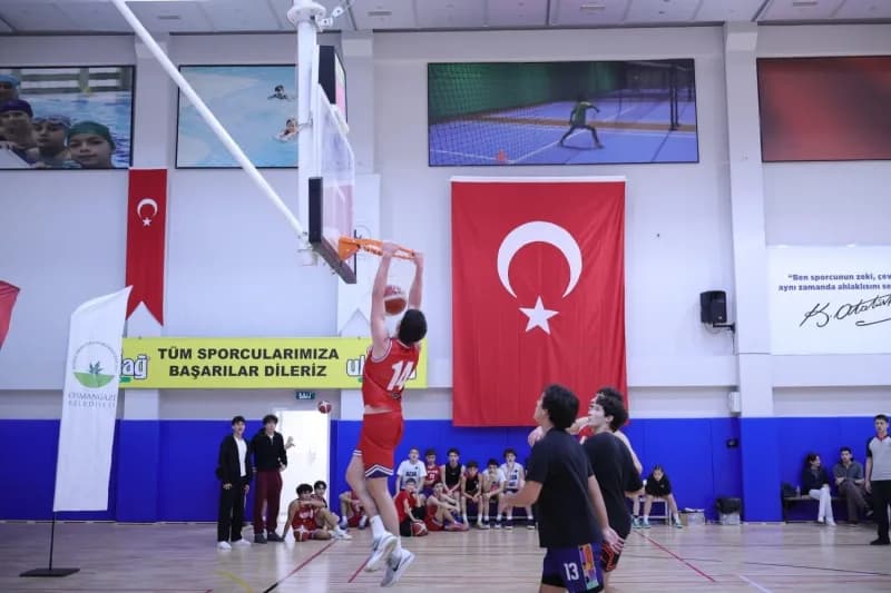 Osmangazi Belediyesi tarafından Türkiye Cumhuriyeti'nin 103'üncü yıl dönümü kutlamaları kapsamında d