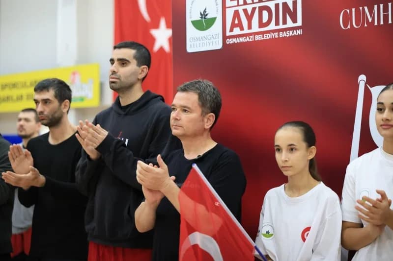 Osmangazi Belediyesi 29 Ekim Cumhuriyet Bayramı 3x3 basketbol turnuvasında sporcular mücadele ediyor