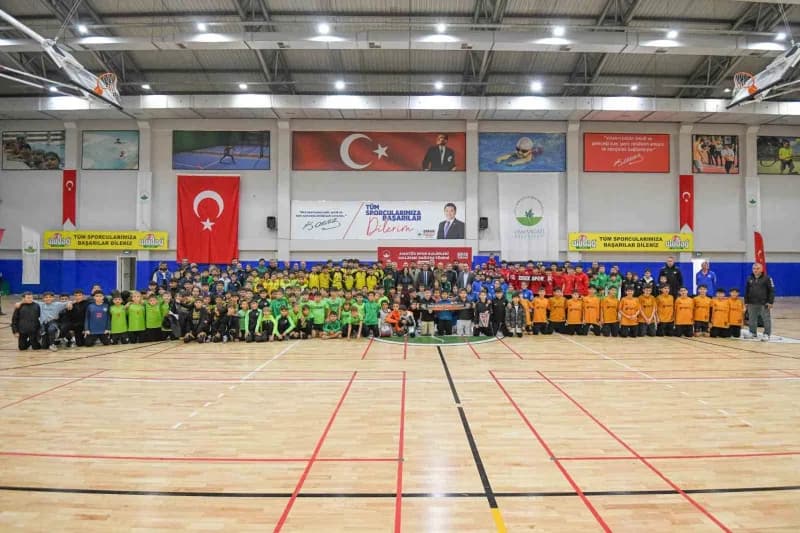 Sağlıklı nesillerin yetişmesi amacıyla spora ve sporcuya yönelik desteklerini yoğun bir şekilde sürd