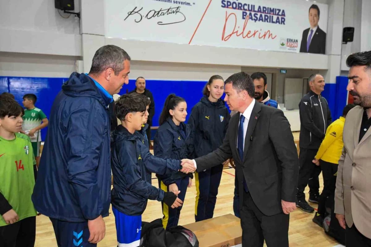 Sağlıklı nesillerin yetişmesi amacıyla spora ve sporcuya yönelik desteklerini yoğun bir şekilde sürd