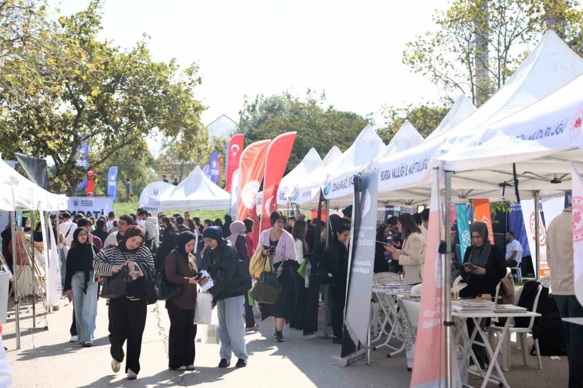 Gençlere yönelik hayata geçirdiği çalışmalarla üniversite öğrencilerinin yanında olan Osmangazi Belediyesi, "Yeni Şehrin