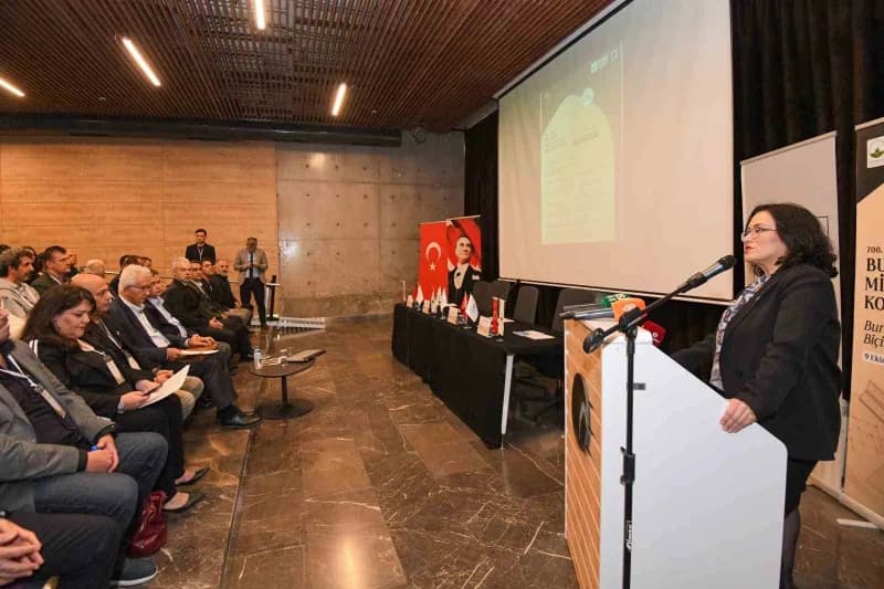 Osmangazi Belediyesi'nin Bursa'nın fethinin 700. Yılı etkinlikleri kapsamında düzenlediği "700. Yılında Bursa Mimarlığı