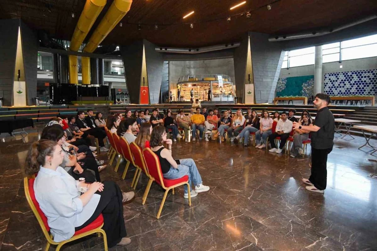 Gençlerin düşüncelerini özgürce paylaşabilecekleri ve hayata geçirilebilir projeler geliştirebilecekleri ortamlar oluştu