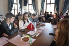 Osmangazi’de gençlerin katılımıyla gıda politikaları çalıştayında fikir alışverişi yapılıyor